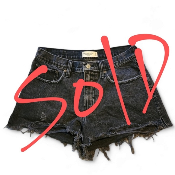 *SOLD* Abercrombie & Fitch Boyfriend Short, Mid Rise, 90's style,  Size 28/6 - Picture 1 of 10